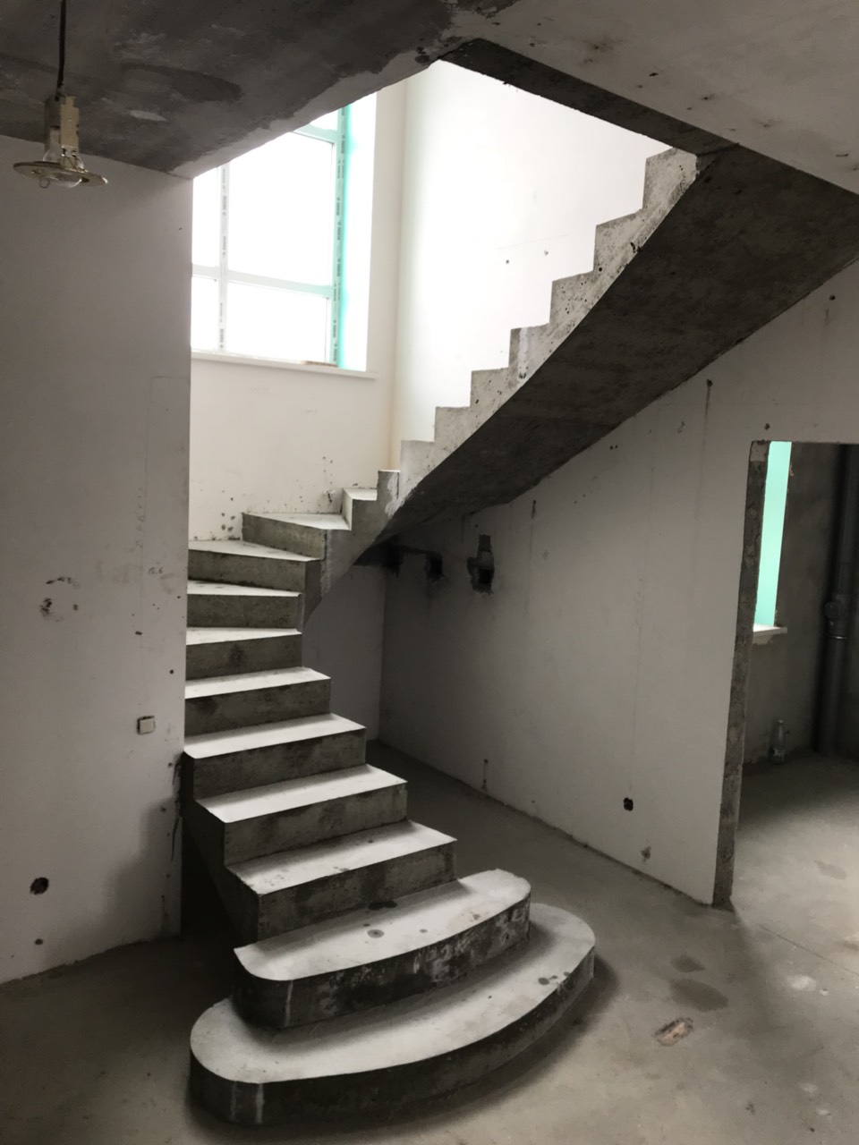 Фото лестницы с забежными ступенями